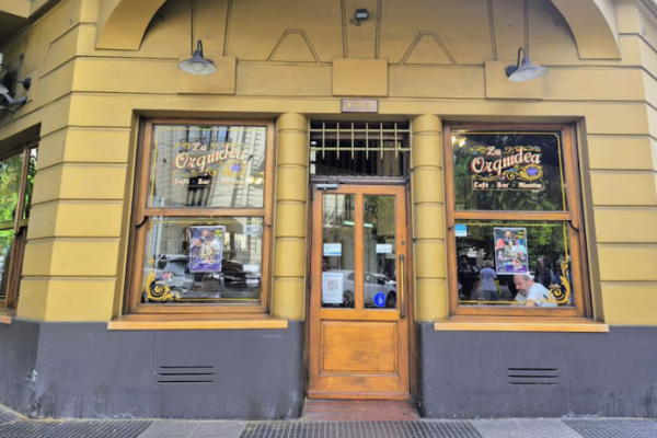 Cafetines de Buenos Aires: un bar histórico de Almagro sobre el que flotan leyendas acerca de Gardel y la búsqueda del amor